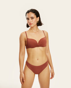 Bikini terracota con top cruzado y braguita de corte medio